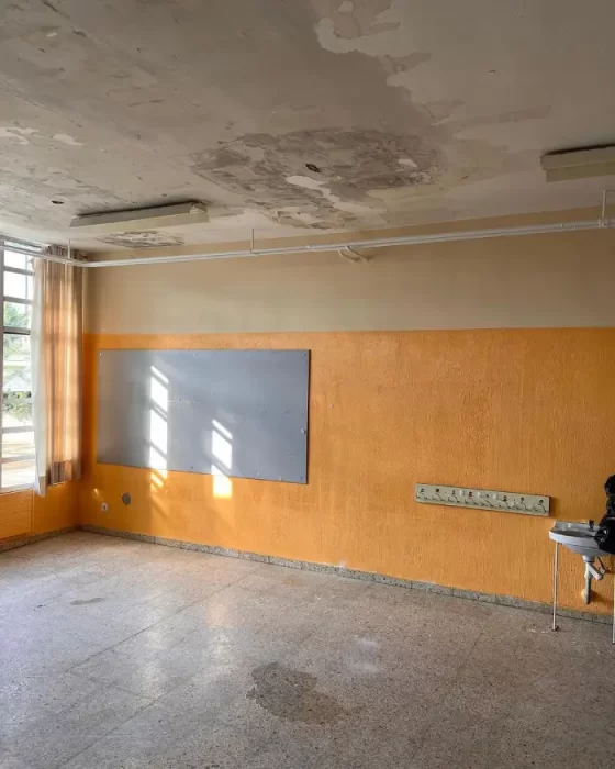 Este es el deplorable estado de las aulas del colegio La Palomera 1