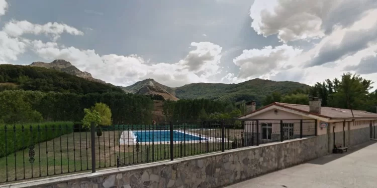 Se arrienda el bar de la piscina de un pueblo de León por 100 euros 1