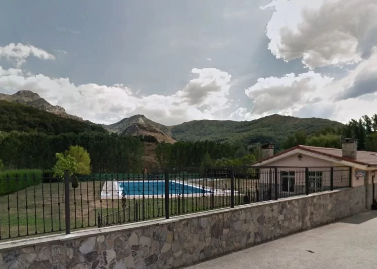 Se arrienda el bar de la piscina de un pueblo de León por 100 euros 7