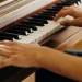 Actuaciones improvisadas en el piano callejero de León 1
