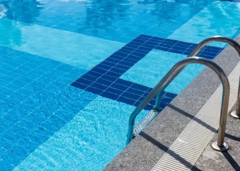 Fallece un joven de 21 años en una piscina