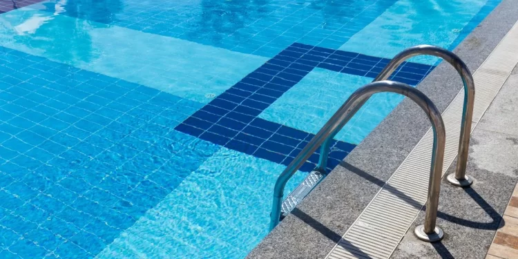 Fallece un joven de 21 años en una piscina