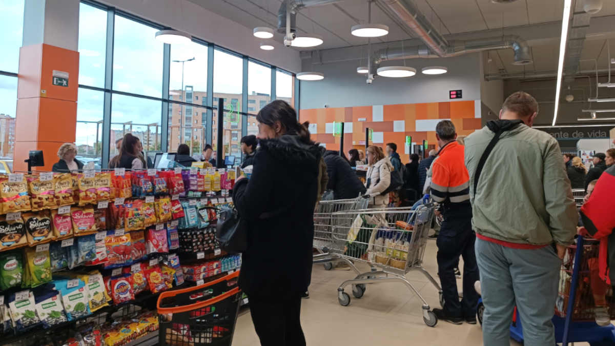 Éxito rotundo en la apertura del supermercado Lupa en León 2