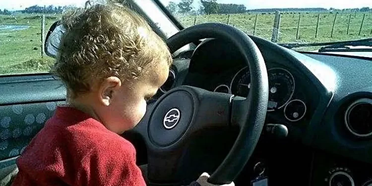 Niño en coche