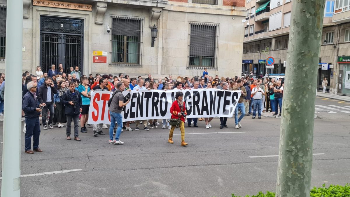 Manifestación en el centro de León contra el centro de menas. 3