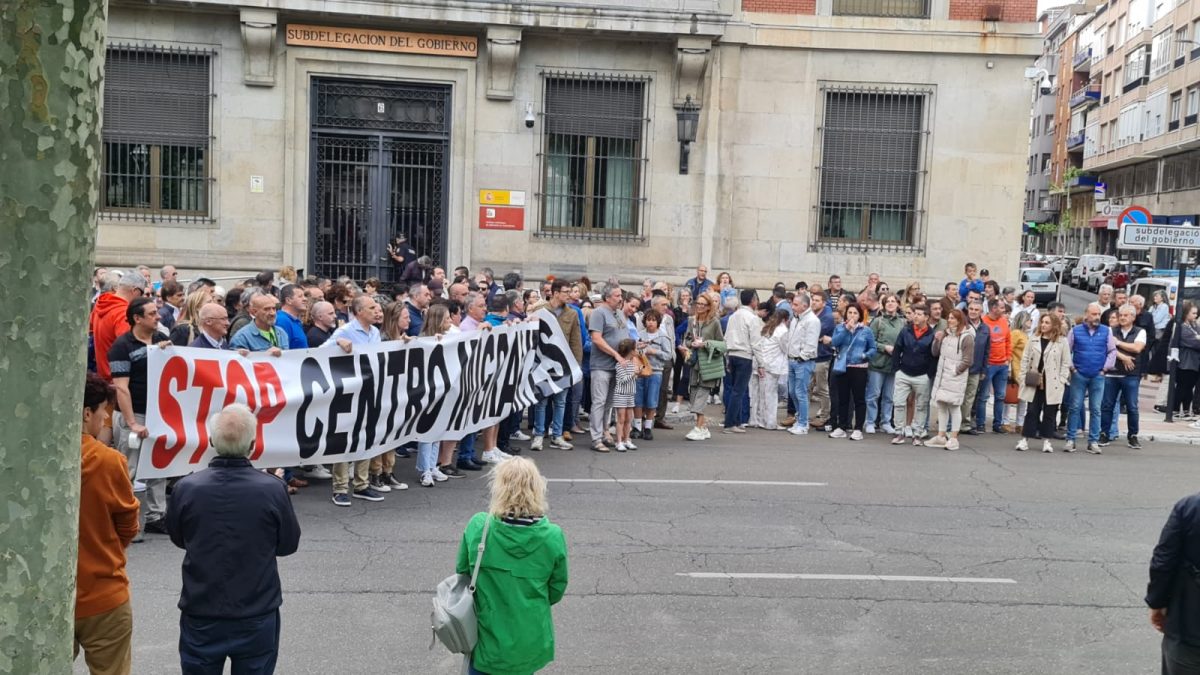 Manifestación en el centro de León contra el centro de menas. 6