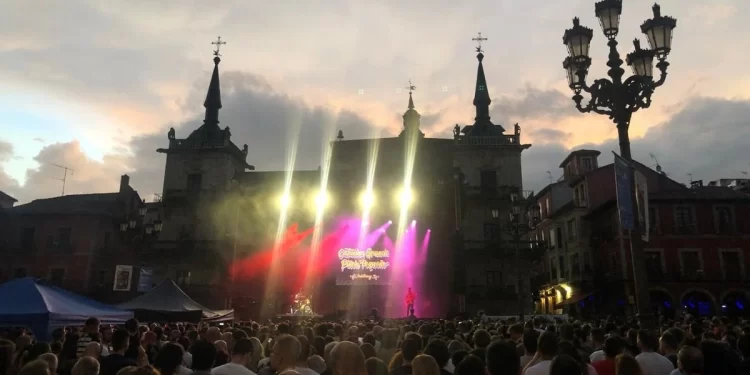 Catalina Grande Piñón Pequeño arrasa en la Plaza Mayor 1