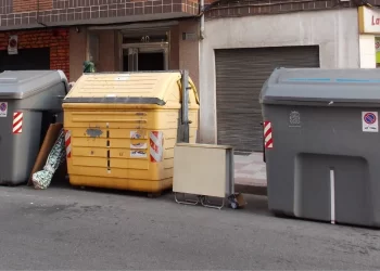 El Ayuntamiento gastará 24.200 euros al año en placas antiolor para la basura 7