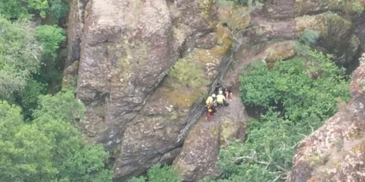 Rescatada una mujer tras una caída en la montaña leonesa 1