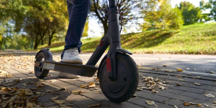 Un patinete provocó un grave traumatismo