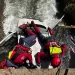 Rescatados un hombre de 95 años y su hija tras caer con su coche a un canal en León 1