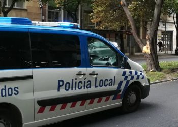 Con una navaja atacó un coche policial