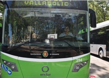 Un autobús urbano chocó contra un coche