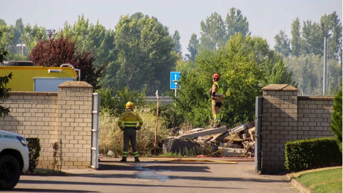 Espectacular incendio en las inmediaciones del cementerio de León 4