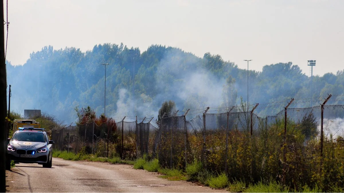 Espectacular incendio en las inmediaciones del cementerio de León 2