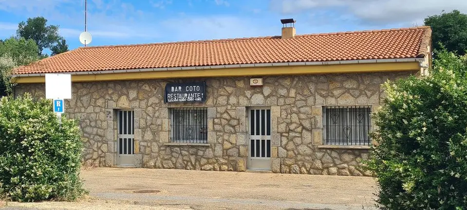 Se vende un conocido bar de un pueblo de León 1