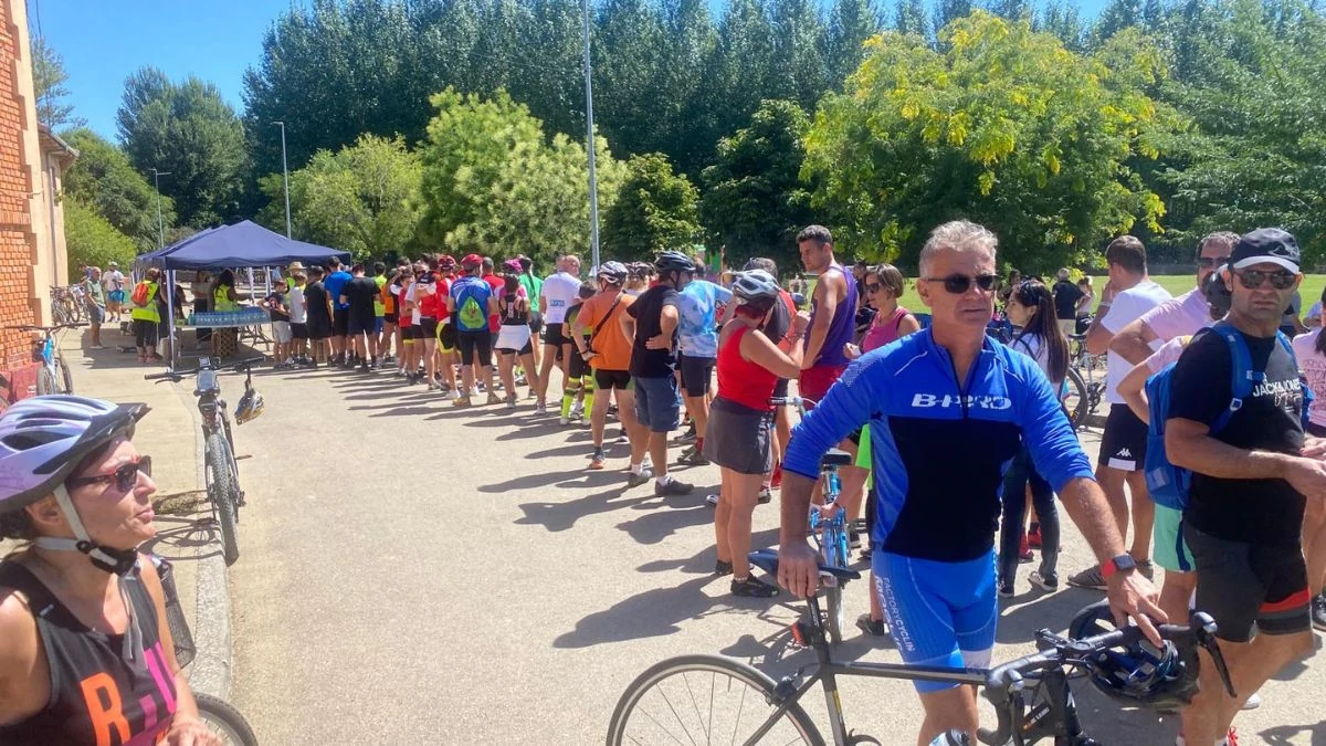 Los vecinos de Villasabariego disfrutan del verano en bici 1