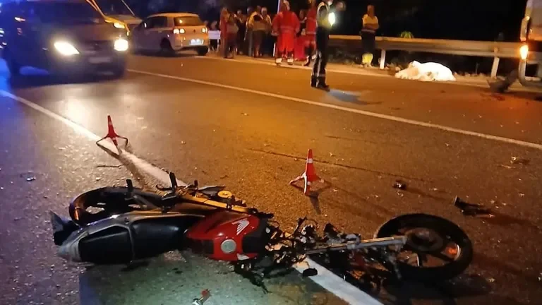 Dos jóvenes pierden la vida en un terrible accidente de moto 1