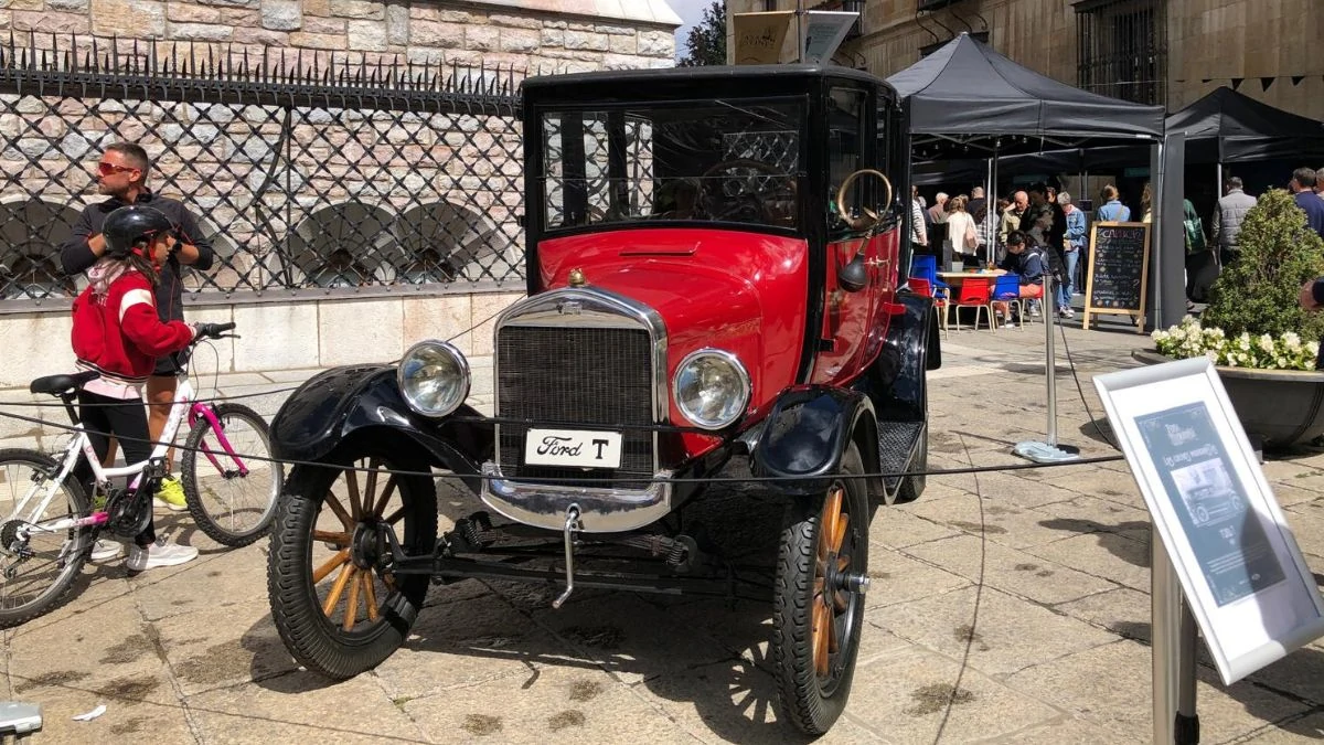 León vuelve al siglo XIX en la Feria Modernista 24