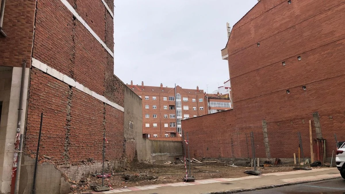 El derribo de una casa de León deja a los vecinos sorprendidos 2