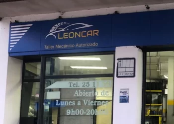 Cierra un famoso establecimiento de automóviles en León 1