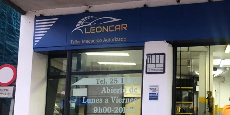 Cierra un famoso establecimiento de automóviles en León 1