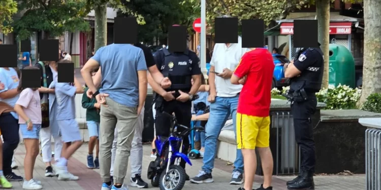 Una moto infantil desata una intervención policial en la Plaza de la Inmaculada 1