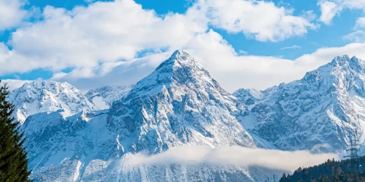 Un desprendimiento de nieve causa la muerte de una española en los Alpes 1