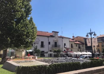 Retiran los veladores de la Plaza de San Marcelo 1