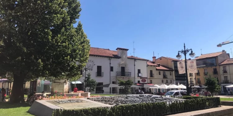 Retiran los veladores de la Plaza de San Marcelo 1