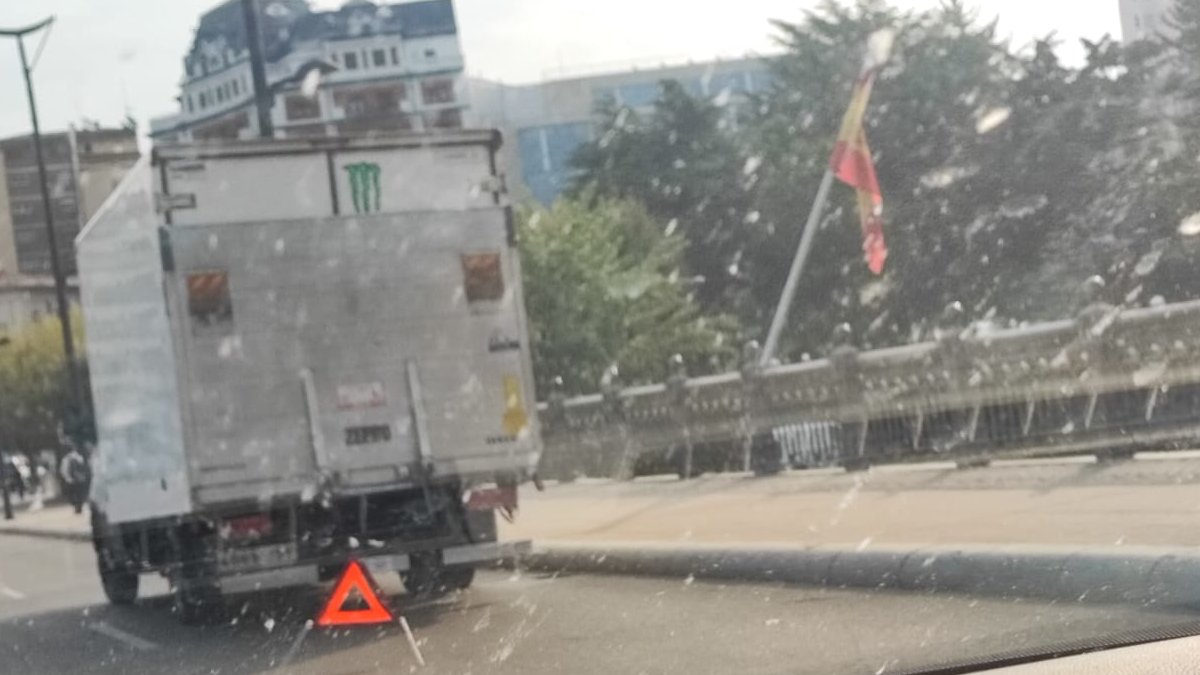 Colisión en este transitado puente de León 1