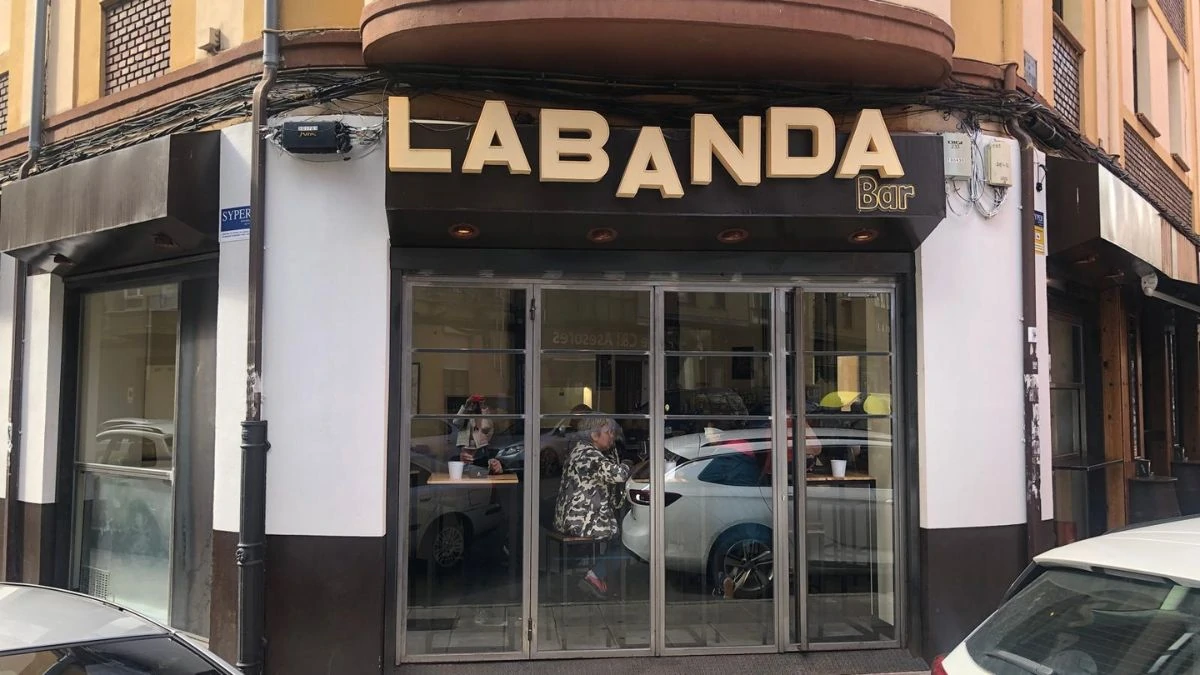 Una legendaria tienda de León reabre transformada en bar 2