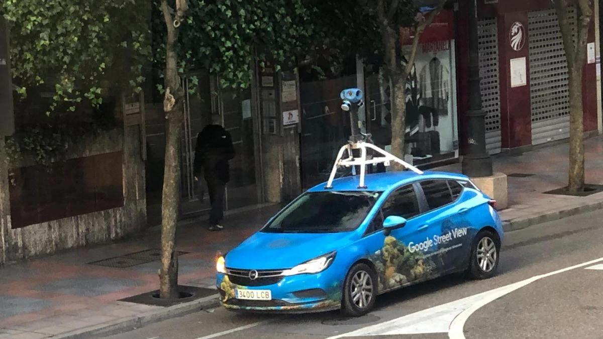 El coche de Google Street View se pasea por León 2