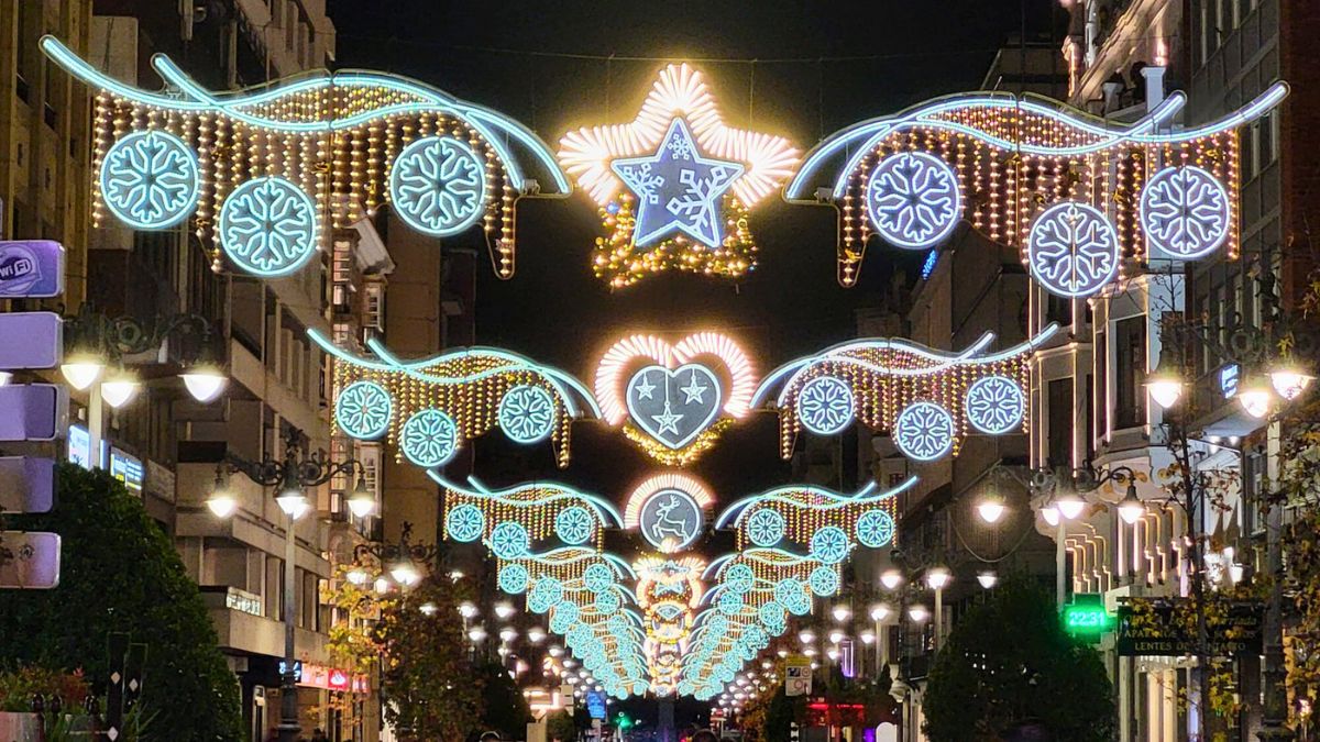 León enciende sus luces de Navidad antes de tiempo 1