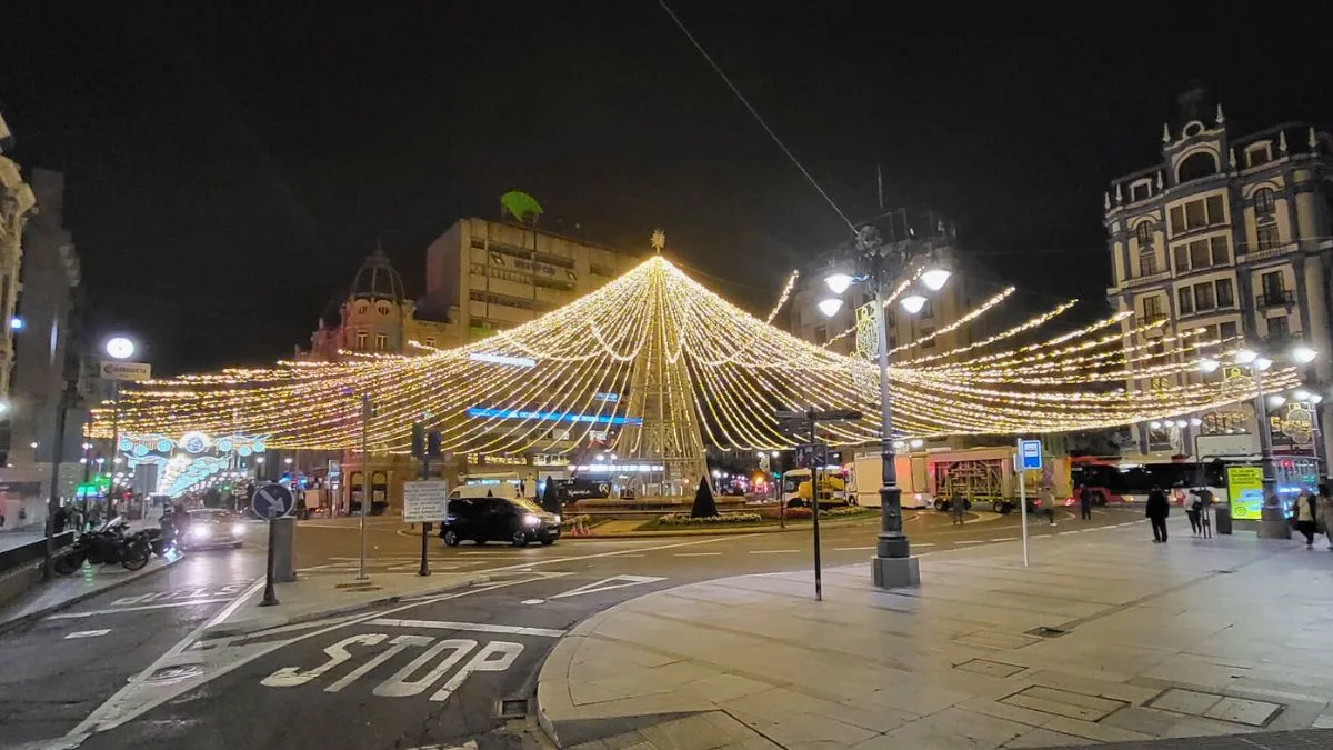 León enciende sus luces de Navidad antes de tiempo 2