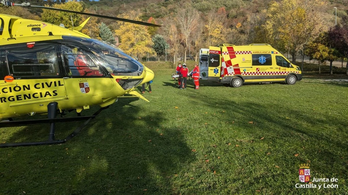 Rescatada en helicóptero una mujer herida en Riaño 3