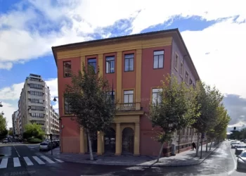 Cortada una calle del barrio de San Claudio para los trabajos de Saleal 2