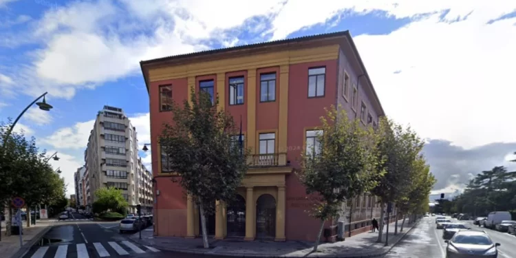 Cortada una calle del barrio de San Claudio para los trabajos de Saleal 1