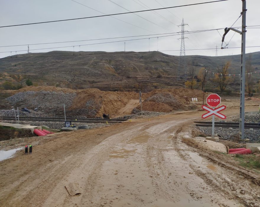 Dos muertos, un tren arrolla un coche en un pueblo de Palencia 1