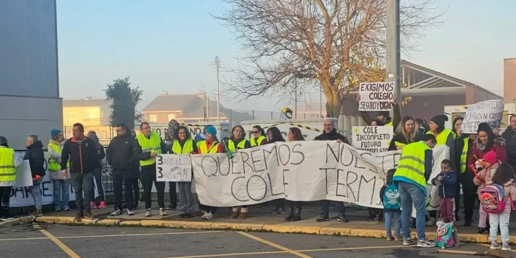 Concentración en el colegio de Cembranos