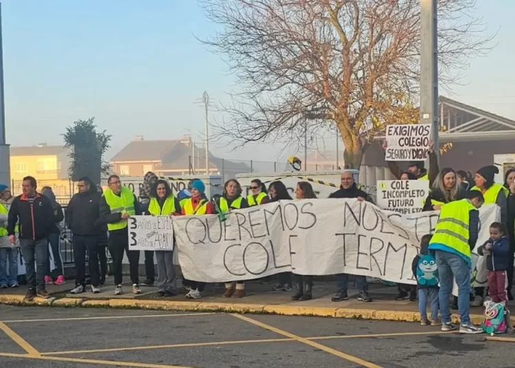 Concentración en el colegio de Cembranos