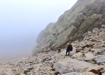 Enriscado en la montaña