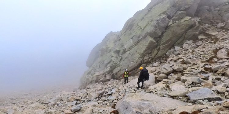 Enriscado en la montaña