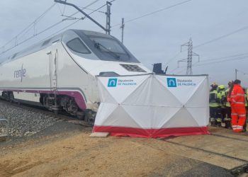 Un tren arrolla un coche en Palencia