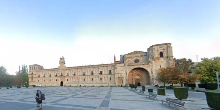 Una casa de León celebra un mercadillo en su interior 1