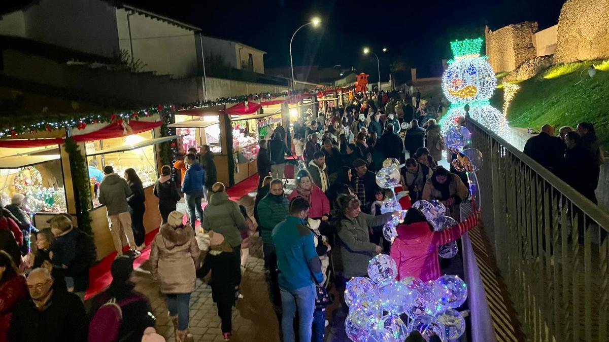 El alcalde de Vigo se enamora de las luces de Navidad de un pueblo de León 1