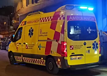 Hombre por la ventana en León