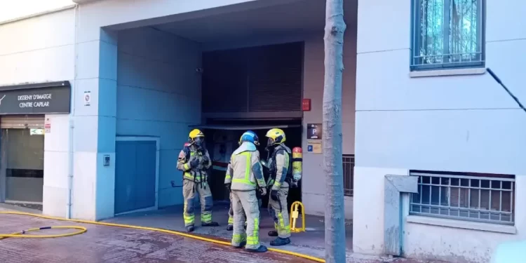 Incendio coche en parking