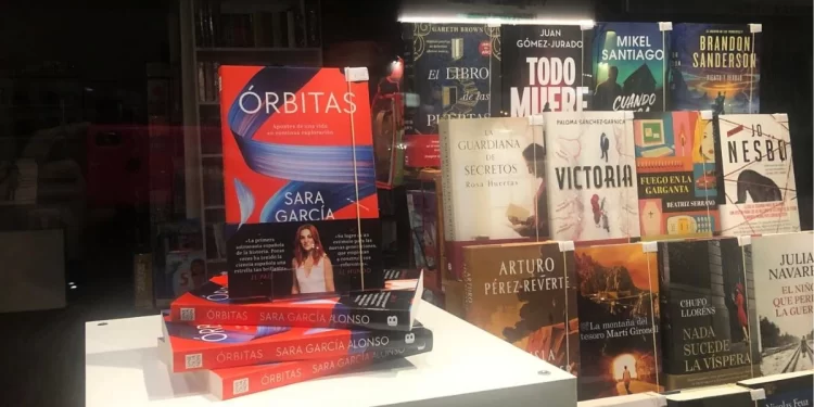 Libro de Sara García en una librería