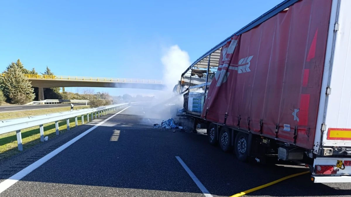 Terrible incendio de un camión a la altura de Sahagún 3